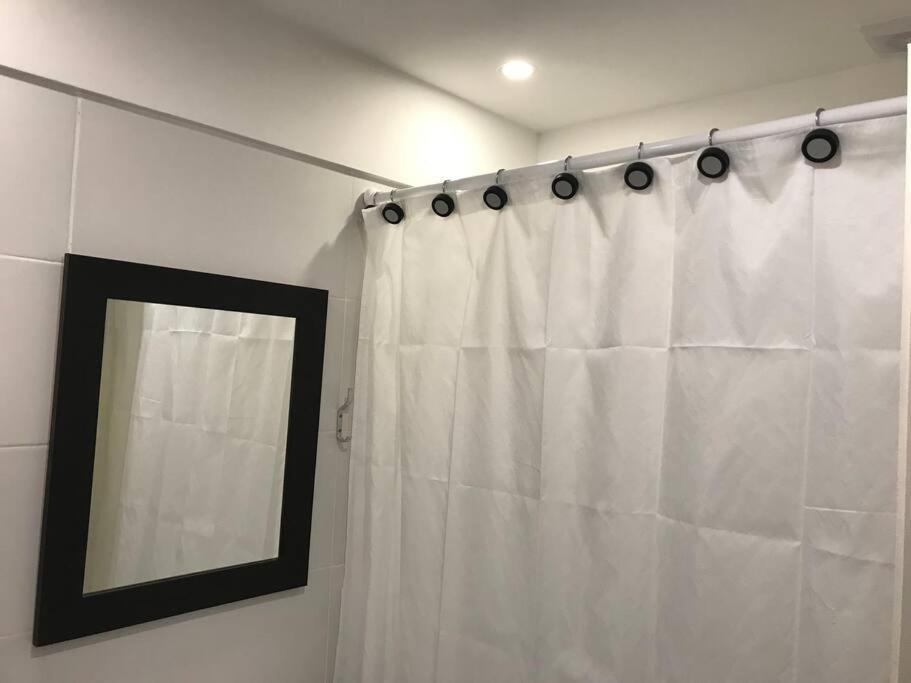 Suite In San Telmo Dormitorio En Suite Con Dos Banos Y Balcon A La Calle Ciudad Autónoma de Ciudad Autónoma de Buenos Aires Exterior foto