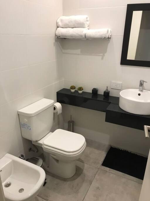 Suite In San Telmo Dormitorio En Suite Con Dos Banos Y Balcon A La Calle Ciudad Autónoma de Ciudad Autónoma de Buenos Aires Exterior foto