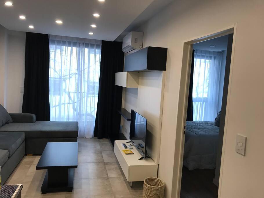 Suite In San Telmo Dormitorio En Suite Con Dos Banos Y Balcon A La Calle Ciudad Autónoma de Ciudad Autónoma de Buenos Aires Exterior foto