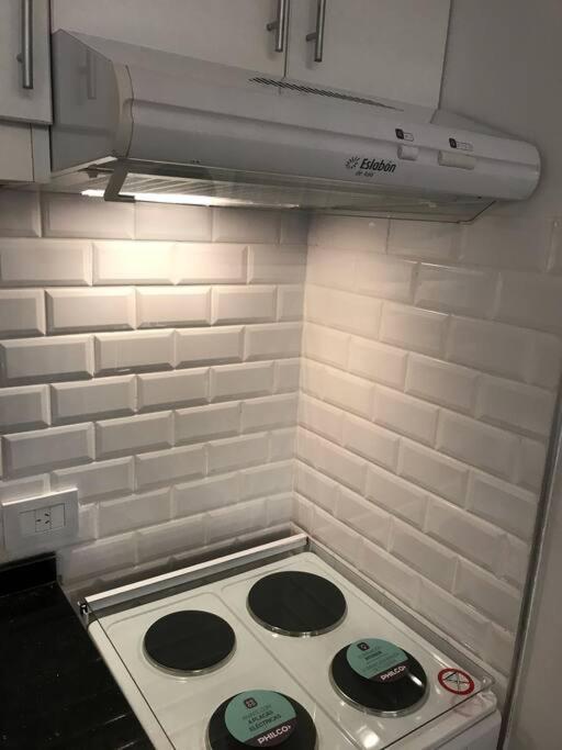 Suite In San Telmo Dormitorio En Suite Con Dos Banos Y Balcon A La Calle Ciudad Autónoma de Ciudad Autónoma de Buenos Aires Exterior foto