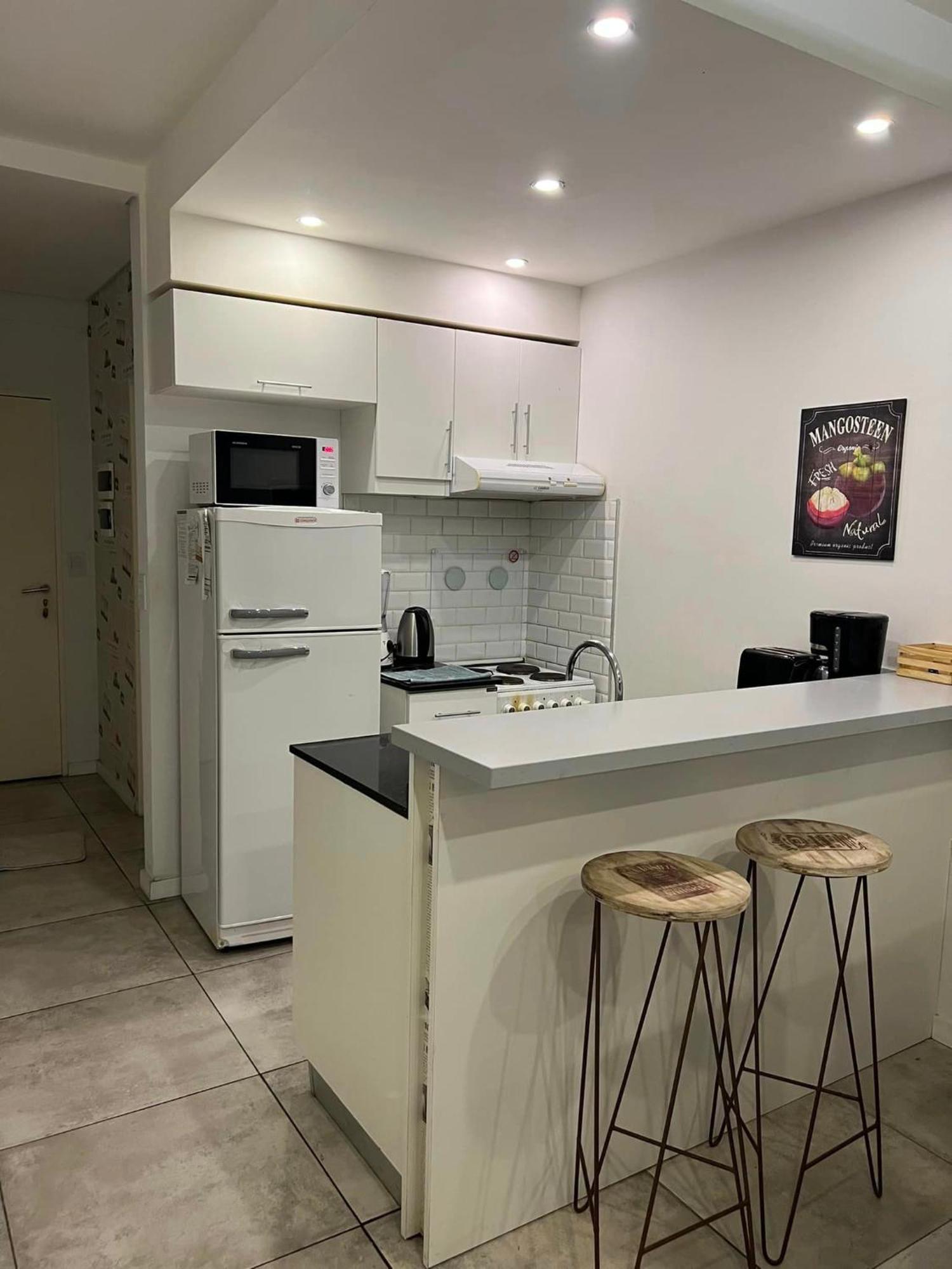 Suite In San Telmo Dormitorio En Suite Con Dos Banos Y Balcon A La Calle Ciudad Autónoma de Ciudad Autónoma de Buenos Aires Exterior foto